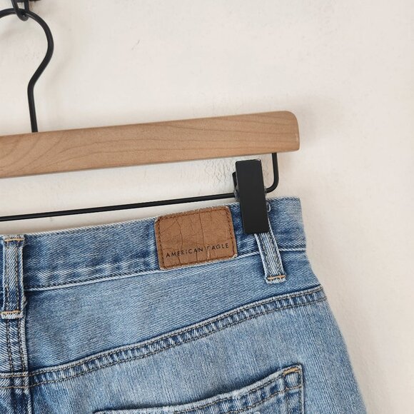 American Eagle Mom Jeans Light Wash Distressed Denim Relaxed Women's 2 - Picture 4 of 8